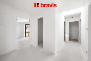 Prodej moderního bytu 3+1, 85,5 m² , Černovice: Havraní, prostorné pokoje, šatna, samostatná kuchyně,možnost parkování