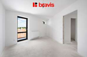 Prodej moderního bytu 3+1, 85,5 m² , Černovice: Havraní, prostorné pokoje, šatna, samostatná kuchyně,možnost parkování