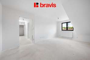 Prodej moderního bytu 3+1, 85,5 m² , Černovice: Havraní, prostorné pokoje, šatna, samostatná kuchyně,možnost parkování