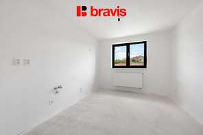 Prodej moderního bytu 3+1, 85,5 m² , Černovice: Havraní, prostorné pokoje, šatna, samostatná kuchyně,možnost parkování