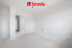 Prodej moderního bytu 3+1, 85,5 m² , Černovice: Havraní, prostorné pokoje, šatna, samostatná kuchyně,možnost parkování