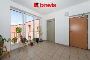 Výjimečný byt 4+kk se střešní terasou 50 m², ul. U Leskavy, Brno – Starý Lískovec, parkovací staní