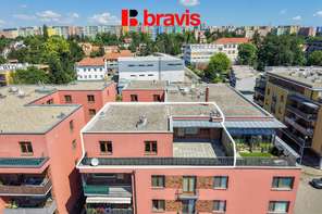 Výjimečný byt 4+kk se střešní terasou 50 m², ul. U Leskavy, Brno – Starý Lískovec, parkovací staní