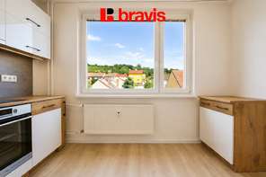 Pronájem zrekonstruovaného bytu 2+1, Židlochovice, šatna, balkon, sklep