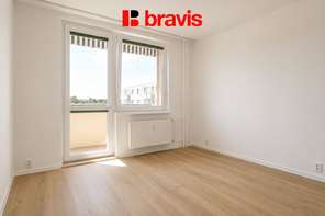 Pronájem zrekonstruovaného bytu 2+1, Židlochovice, šatna, balkon, sklep