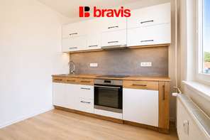 Pronájem zrekonstruovaného bytu 2+1, Židlochovice, šatna, balkon, sklep