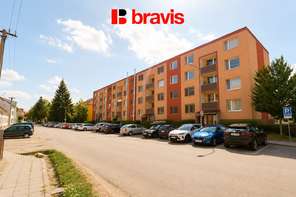 Pronájem zrekonstruovaného bytu 2+1, Židlochovice, šatna, balkon, sklep