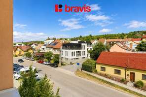 Pronájem zrekonstruovaného bytu 2+1, Židlochovice, šatna, balkon, sklep