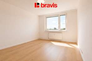 Pronájem zrekonstruovaného bytu 2+1, Židlochovice, šatna, balkon, sklep