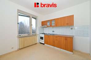 Prodej prostorného bytu určeného k rekonstrukci, 3+1, dvě lodžie, sklep, 110 m2, Brno-Komín
