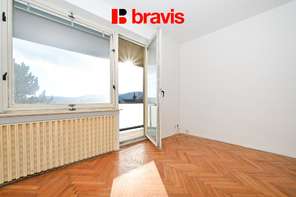 Prodej prostorného bytu určeného k rekonstrukci, 3+1, dvě lodžie, sklep, 110 m2, Brno-Komín