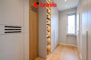 Prodej prostorného bytu určeného k rekonstrukci, 3+1, dvě lodžie, sklep, 110 m2, Brno-Komín