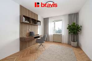 Prodej prostorného bytu určeného k rekonstrukci, 3+1, dvě lodžie, sklep, 110 m2, Brno-Komín
