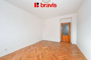 Prodej prostorného bytu určeného k rekonstrukci, 3+1, dvě lodžie, sklep, 110 m2, Brno-Komín