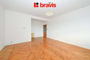 Prodej prostorného bytu určeného k rekonstrukci, 3+1, dvě lodžie, sklep, 110 m2, Brno-Komín