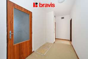 Prodej prostorného bytu určeného k rekonstrukci, 3+1, dvě lodžie, sklep, 110 m2, Brno-Komín