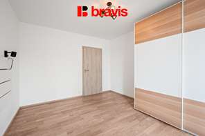 Prodej velmi prostorného bytu 2+1 68 m², Rosice, parkovací stání a sklep v ceně