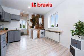 Prodej atypického bytu 2+kk, ul.Charbulova – Černovice, velký sklep, zahrada