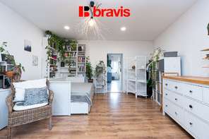 Prodej atypického bytu 2+kk, ul.Charbulova – Černovice, velký sklep, zahrada