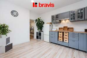 Prodej atypického bytu 2+kk, ul.Charbulova – Černovice, velký sklep, zahrada