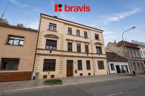 Prodej atypického bytu 2+kk, ul.Charbulova – Černovice, velký sklep, zahrada