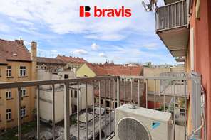 Pronájem prostorného bytu 1+kk se spací nikou, Brno - Staré Brno, ulice Vodní, balkon, kompletně zařízený