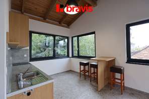 Pronájem kanceláře, loft, Brno - Husovice. Parkování před domem