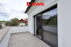Pronájem kanceláře, loft, Brno - Husovice. Parkování před domem