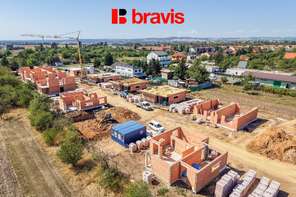Prodej moderní, nízkoenergetické novostavby, byt 4+kk, 80,9m², Tuřany, zahrada 100,9m², dvě terasy, možnost sklepa a parkování