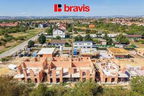 Prodej moderní, nízkoenergetické novostavby, byt 4+kk, 80,9m², Tuřany, zahrada 100,9m², dvě terasy, možnost sklepa a parkování