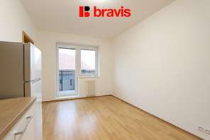Pronájem bytu 2+kk, Brno - Řečkovice, ulice Nachová, balkon, 2x úložná místnost s okny, klidná lokalita, šatna