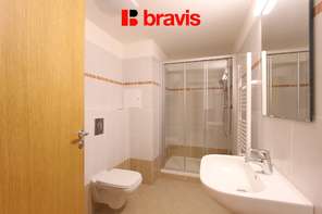 Pronájem bytu 2+kk, Brno - Řečkovice, ulice Nachová, balkon, 2x úložná místnost s okny, klidná lokalita, šatna