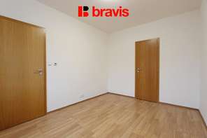 Pronájem bytu 2+kk, Brno - Řečkovice, ulice Nachová, balkon, 2x úložná místnost s okny, klidná lokalita, šatna