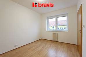Pronájem bytu 2+kk, Brno - Řečkovice, ulice Nachová, balkon, 2x úložná místnost s okny, klidná lokalita, šatna
