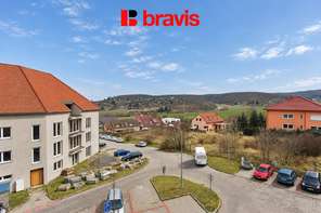 Pronájem bytu 2+kk, Brno - Řečkovice, ulice Nachová, balkon, 2x úložná místnost s okny, klidná lokalita, šatna