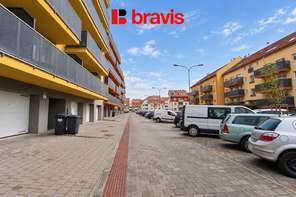 Pronájem bytu 2+kk, Brno - Řečkovice, ulice Nachová, balkon, 2x úložná místnost s okny, klidná lokalita, šatna