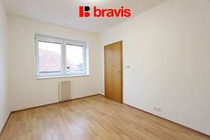 Pronájem bytu 2+kk, Brno - Řečkovice, ulice Nachová, balkon, 2x úložná místnost s okny, klidná lokalita, šatna
