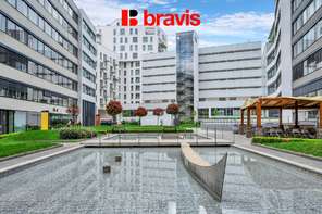 Pronájem částečně zařízeného moderního bytu 1+kk, rezidence NOVÉ SADY, ul. Fuchsova, novostavba, klimatizace, balkon, garážové stání