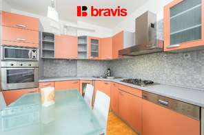 Prodej krásného bytu, klidná lokalita nedaleko centra, 2+1, 60 m², balkon, prostorná šatna, Brno - Štýřice, ulice Strž