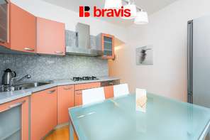 Prodej krásného bytu, klidná lokalita nedaleko centra, 2+1, 60 m², balkon, prostorná šatna, Brno - Štýřice, ulice Strž