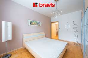 Prodej krásného bytu, klidná lokalita nedaleko centra, 2+1, 60 m², balkon, prostorná šatna, Brno - Štýřice, ulice Strž