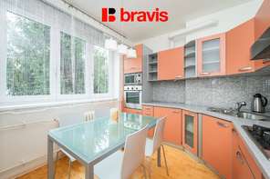 Prodej krásného bytu, klidná lokalita nedaleko centra, 2+1, 60 m², balkon, prostorná šatna, Brno - Štýřice, ulice Strž
