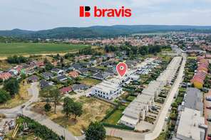 Prodej moderního bytu 3+kk se zahradou, terasou s pergolou, garáží a vlastním parkováním, Ivančice - ulice Ořechová