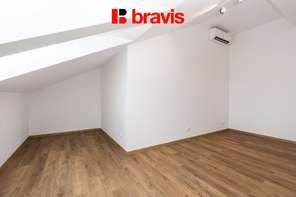 Pronájem reprezentativních komerčních prostor, Brno - Maloměřice, ul. Vrbí, novostavba, dvojgaráž, zahrada