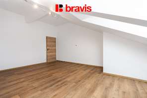 Pronájem reprezentativních komerčních prostor, Brno - Maloměřice, ul. Vrbí, novostavba, dvojgaráž, zahrada