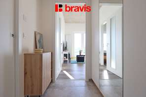 Pronájem bytu 2+kk 37 m², ul. Bohunická, kompletně zařízený, sklep, parkovací stání, výtah, internet v ceně