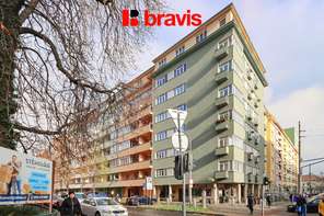Pronájem pěkného bytu 2+kk, Brno - Veveří, lodžie, balkón, cihlový dům, garáž, úložné prostory, ulice Bayerova