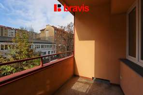 Pronájem pěkného bytu 2+kk, Brno - Veveří, lodžie, balkón, cihlový dům, garáž, úložné prostory, ulice Bayerova