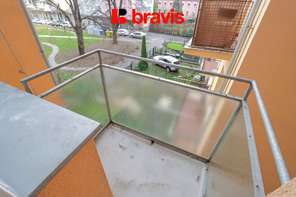 Pronájem pěkného bytu 2+kk, Brno - Veveří, lodžie, balkón, cihlový dům, garáž, úložné prostory, ulice Bayerova