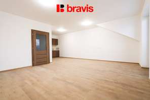 Pronájem prostorného bytu 1+kk, Brno - Starý Lískovec, ul. Kroupova, novostavba, parkovací stání, sklep